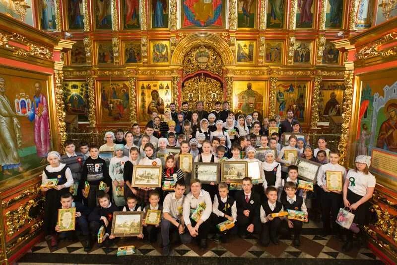 Союз литургии. Вечерня в храме. Божественная литургия союз. Обретение мощей преподобного серафима саровского. Литургия евхаристия.