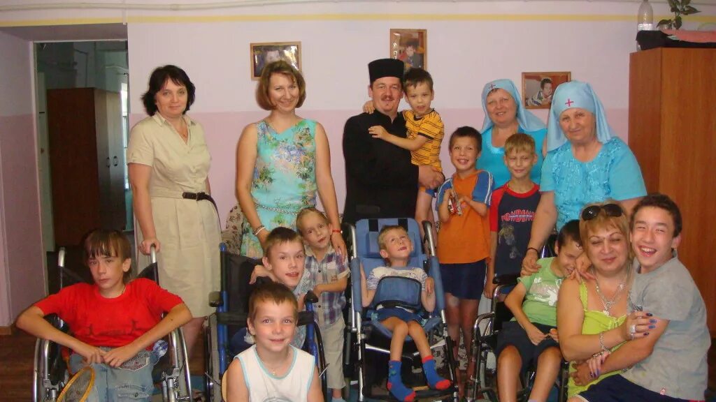 Детский дом интернат для детей инвалидов. Дети инвалиды в детском доме. Интернат для детей инвалидов. Ладыжинский интернат для детей-инвалидов. Детский дом интернат для детей инвалидов.