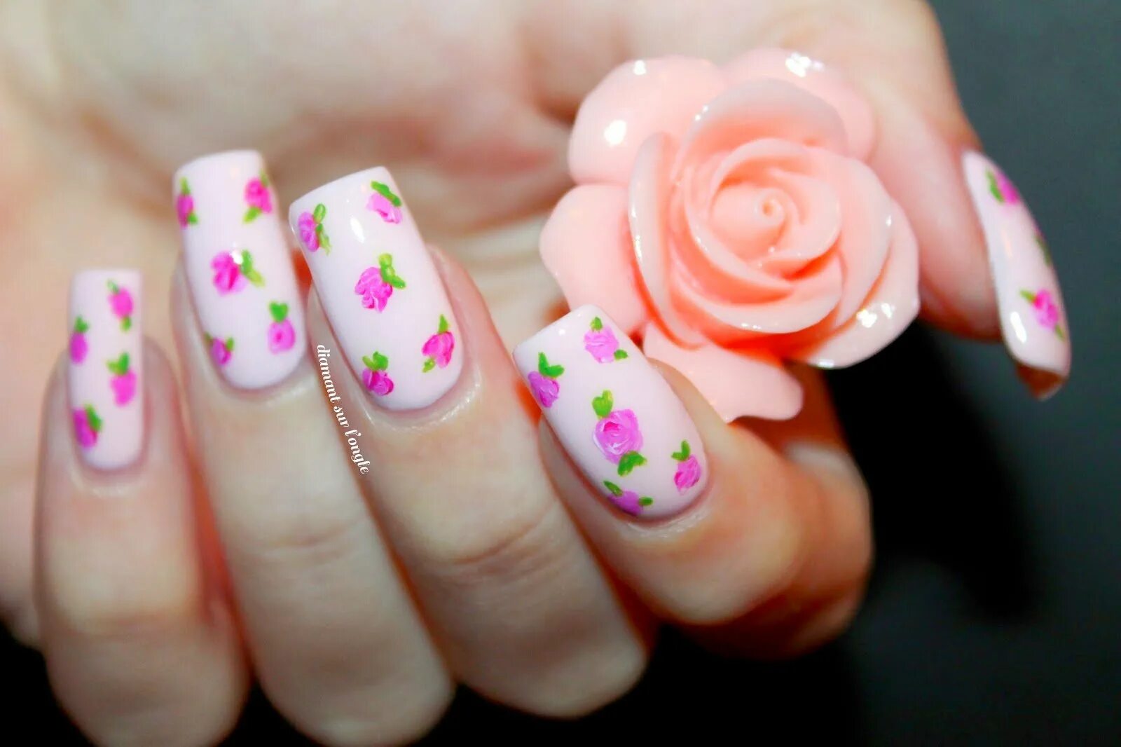 Ногти с цветочками. Красивый весенний маникюр. Весенние ногти. Простой весенний маникюр