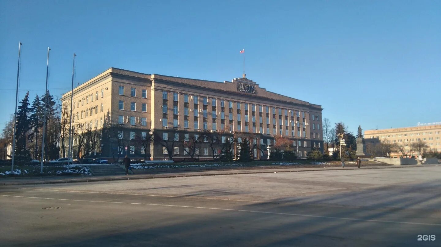 Администрация орловской области телефон. Площадь Ленина 1 Орел. Орел город областная администрация. Здание правительства Орловской области. Администрация на площади Ленина Орел.