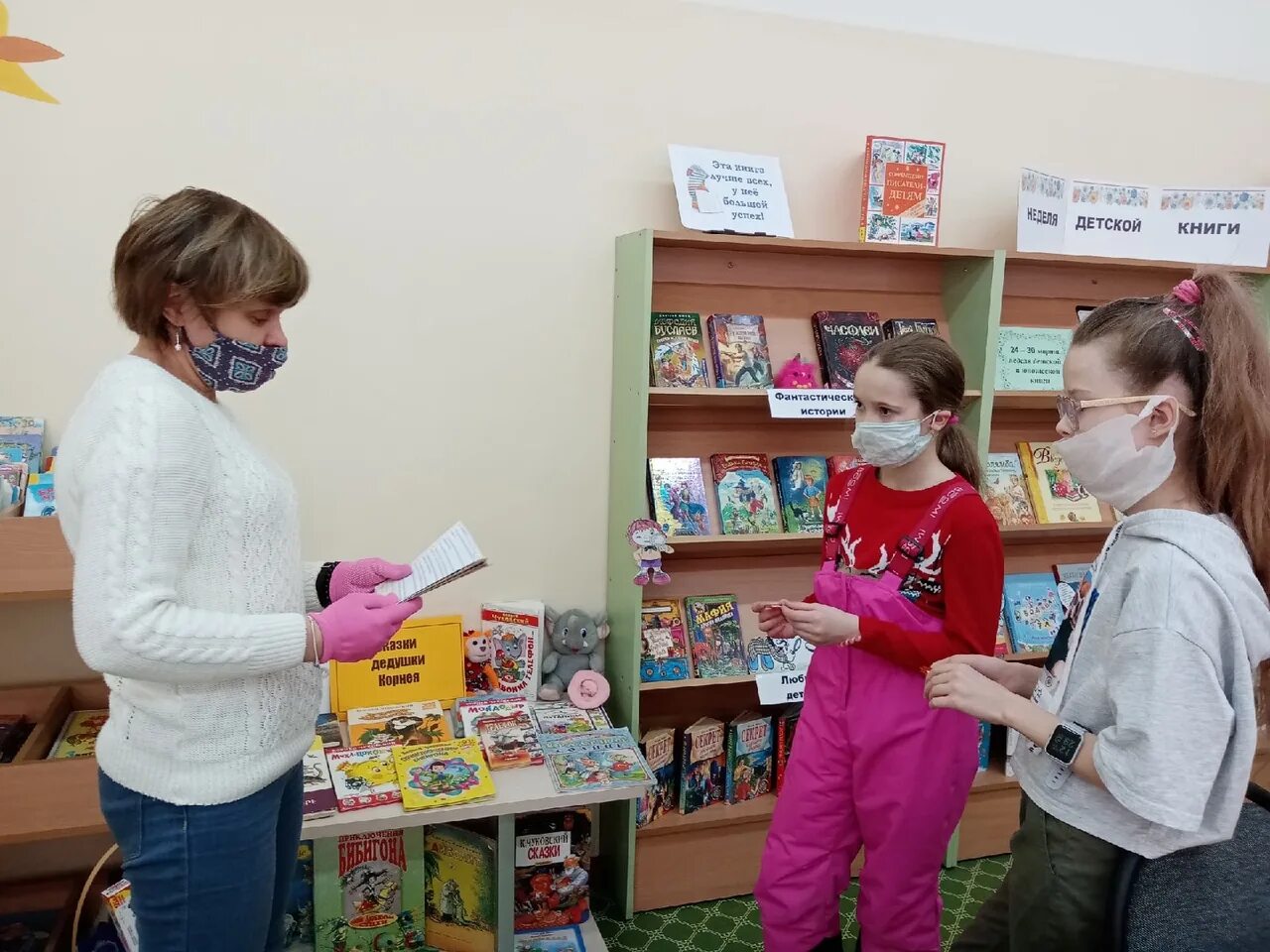 детское радио книжкин. детское радио. детское познавательное радио. библиотека книжкин дом. детское радио логотип.