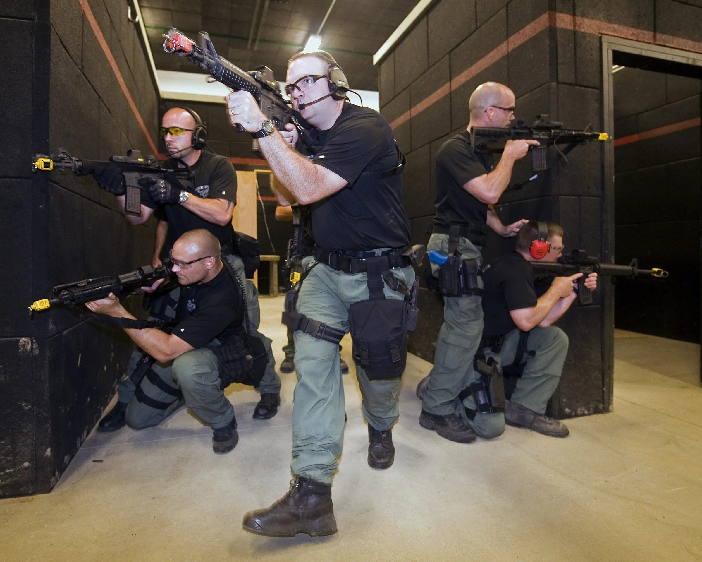 Unit видео. Garda Emergency response Unit. Группа экстренного реагирования. Police-Department Tactical response Team. Police Rapid response Unit (Finland).