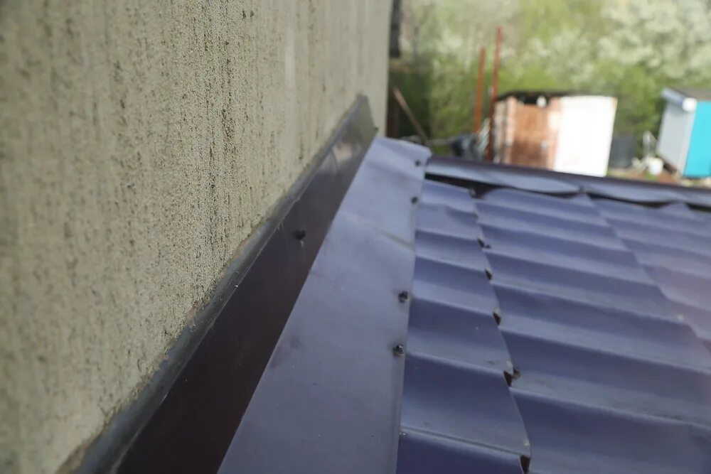 Планка примыкания верхняя 150х250. Планка примыкания верхняя 250х147х2000 (полиэстер). Примыкания металлочерепицы. Прижимная планка браас. Планка примыкания внакладку.