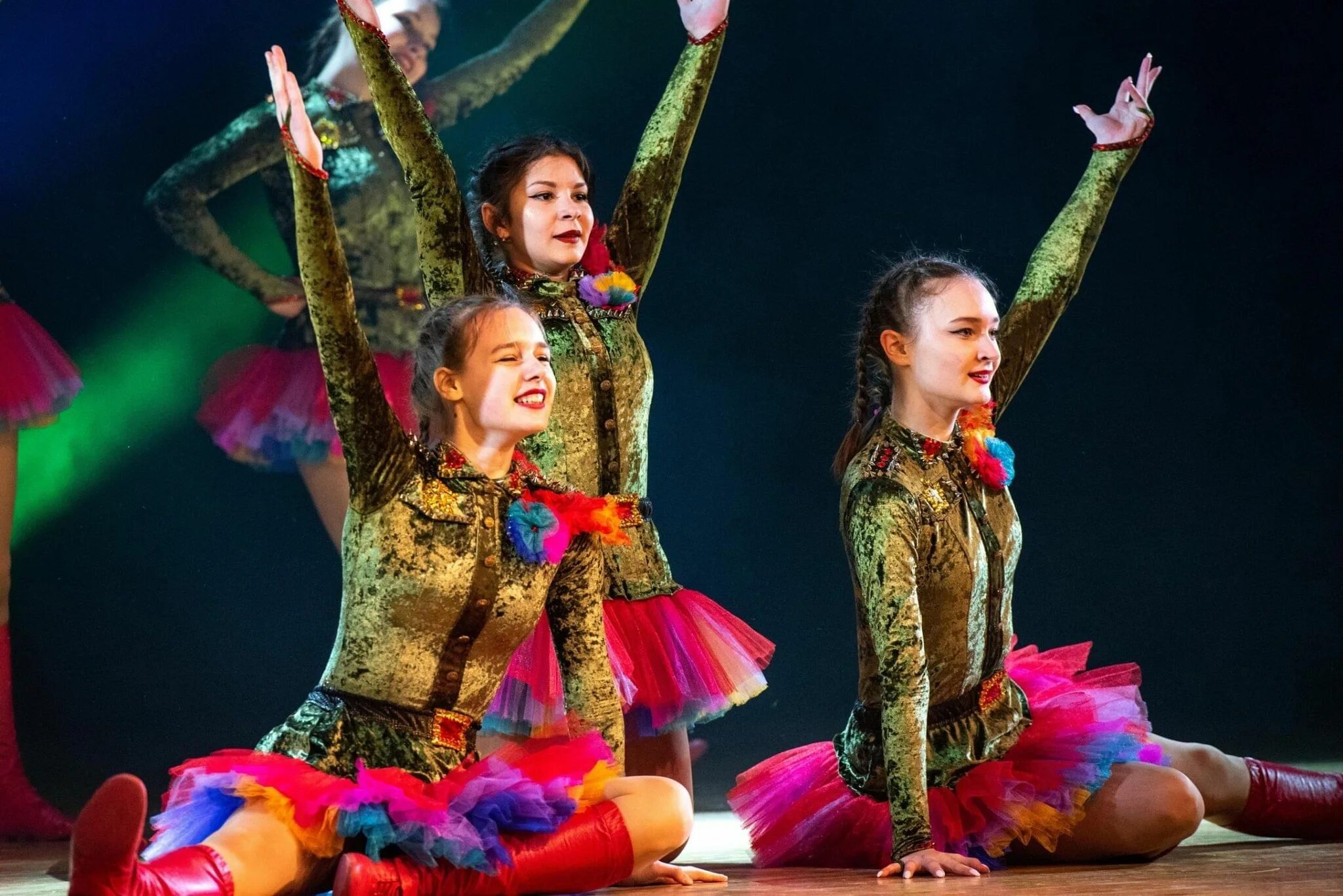 Характерные признаки рок-н-ролла. Ритм рок н ролла. Линди хоп свинг. Акробатический рокен ролл дети. Акробатический рок-н-ролл дети.