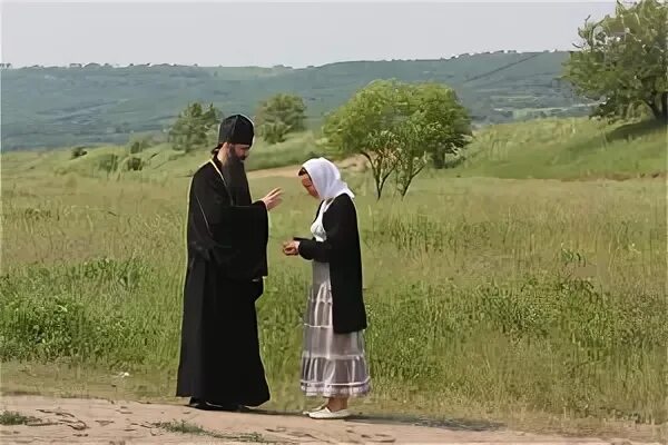 Батюшка благословляет. Благословение священника. Православные здороваются. Благословение батюшки. Как попросить благословения