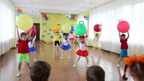 Танец с шариками в детском саду