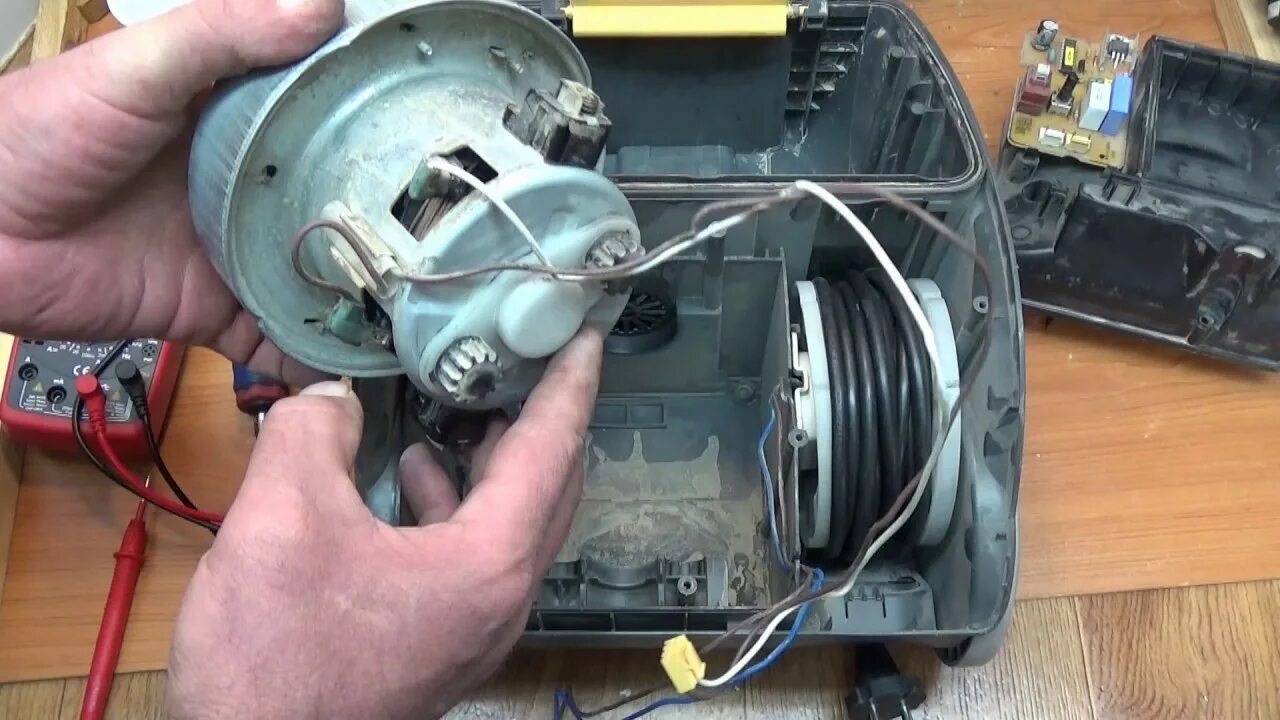 Почему перестал работать пылесос. Разобрать двигатель пылесоса самсунг 1400w. разобрать пылесос самсунг 2000w. мотор пылесоса samsung провод. подключить мотор пылесоса samsung.