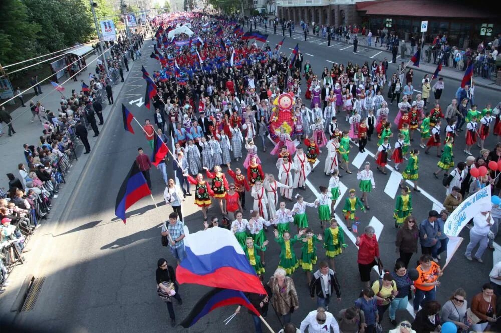 1 8 мая праздник. 11 Мая день Республики. Празднование 1 мая. 1 Мая праздник. 9 Мая в России.