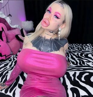 Btw feel free to make me edits and morphs of me, im getting horny of them ...