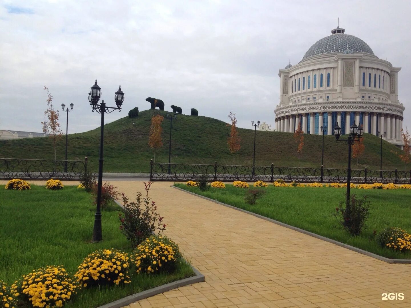 Дом торжеств в грозном. Дом торжеств в грозном имени дагуна омаева. Дом торжеств в грозном. Дворец торжеств дагуна омаева. Дворец торжеств дагуна омаева.