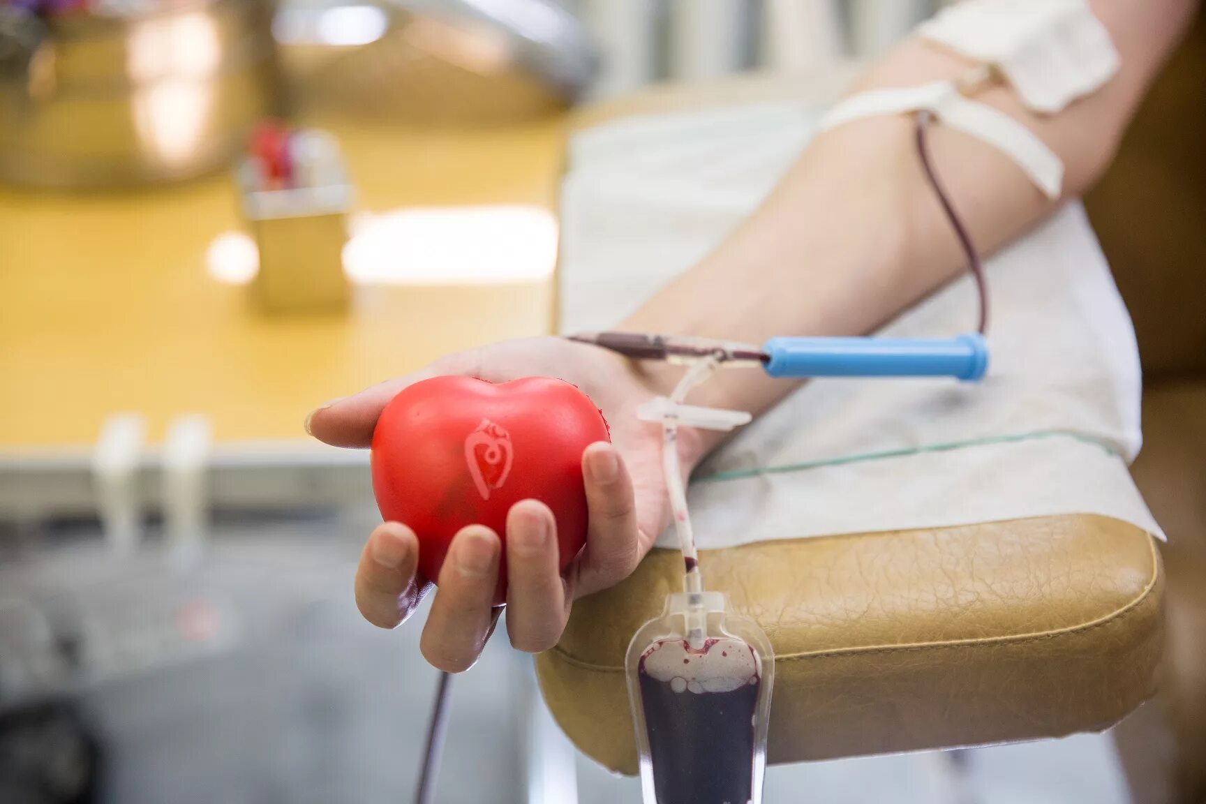 Лучший донор крови. Донор крови. Переливание крови донор.
