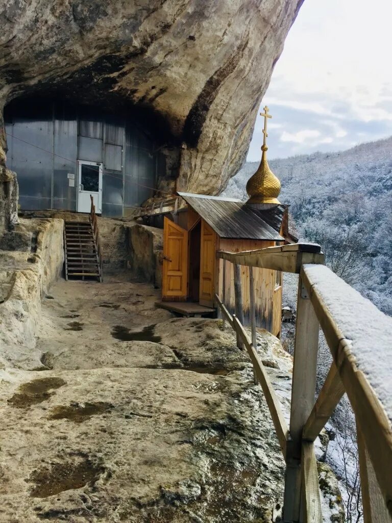 пещерный монастырь феодора стратилата. мужской пещерный монастырь феодора стратилата. монастырь феодора стратилата в крыму. челтер коба монастырь в крыму. пещерный монастырь феодора стратилата в крыму.