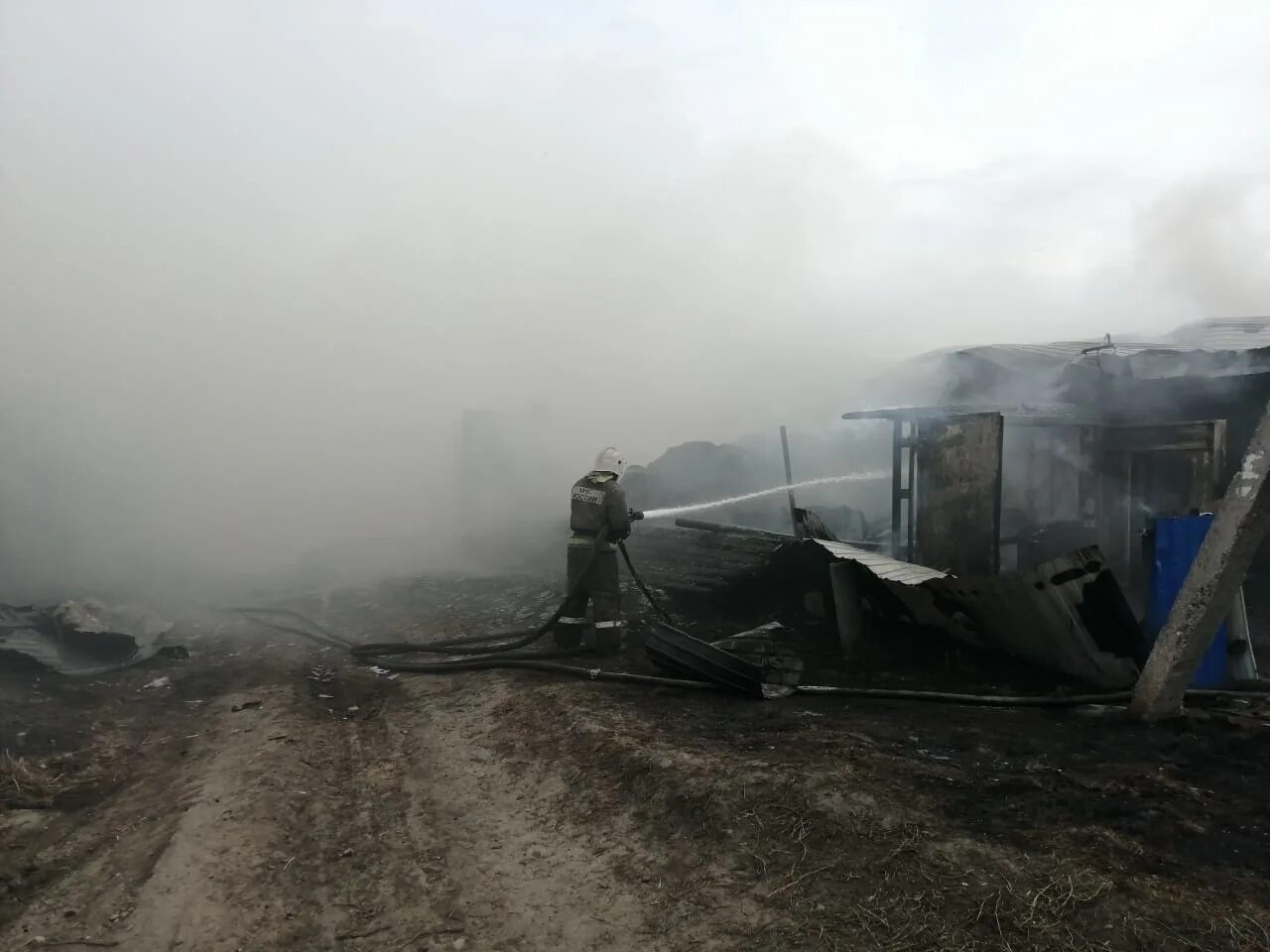 18 апреля омск. Пожар. Пожар фото. Пожар дома. Пожары в Омской области.