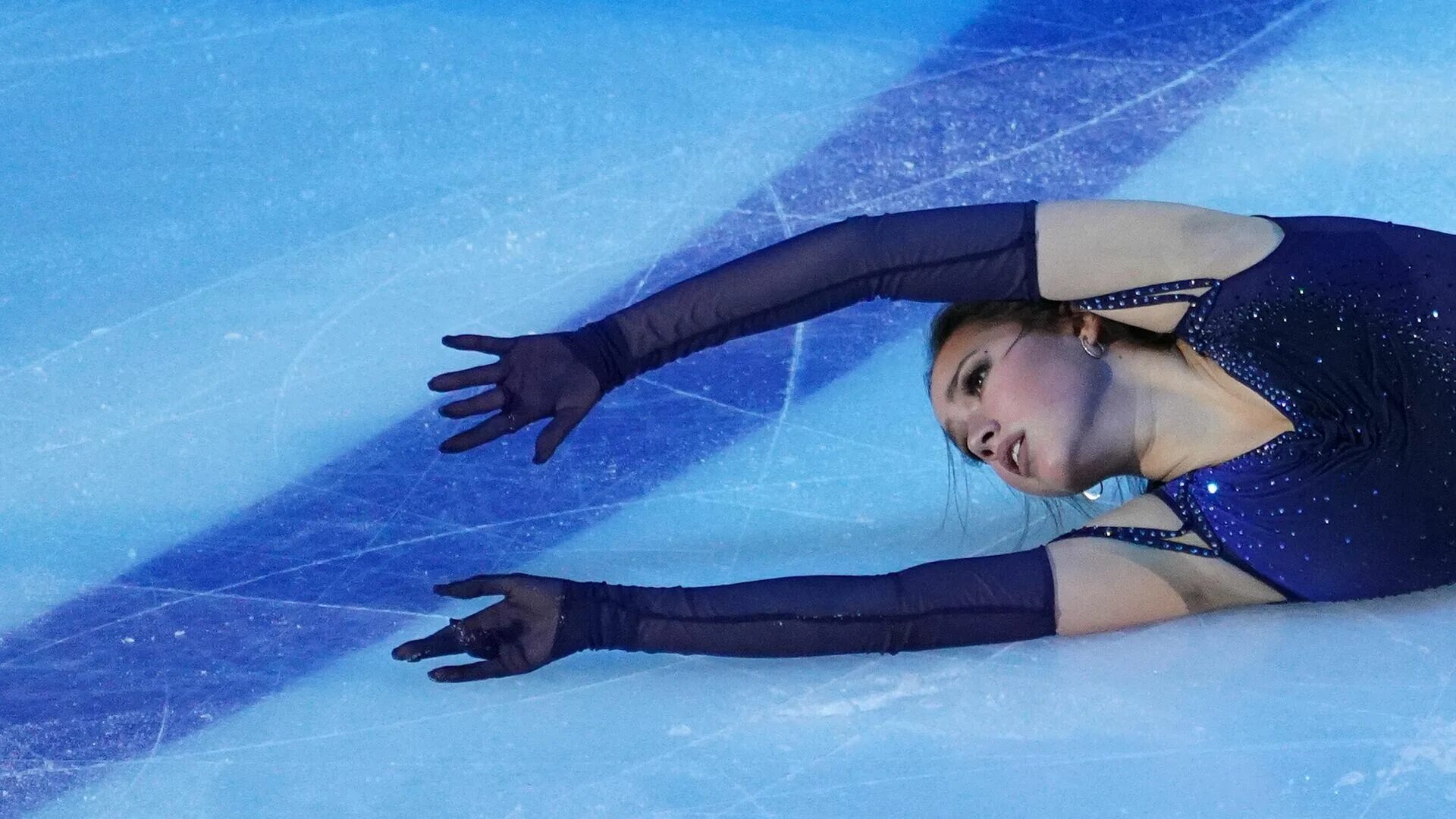 Загитова комментатор. Алина кабаева 2022. Загитова комментатор. Фигурное катание алина загитова. Загитова комментатор.