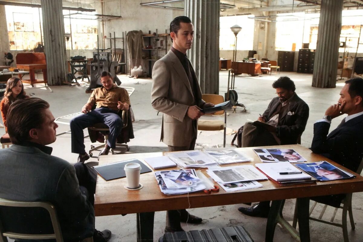 Начало кадры. Начало кристофер нолан 2010. Начало кадры. Inception 2010 кадры. Начало кристофер нолан.