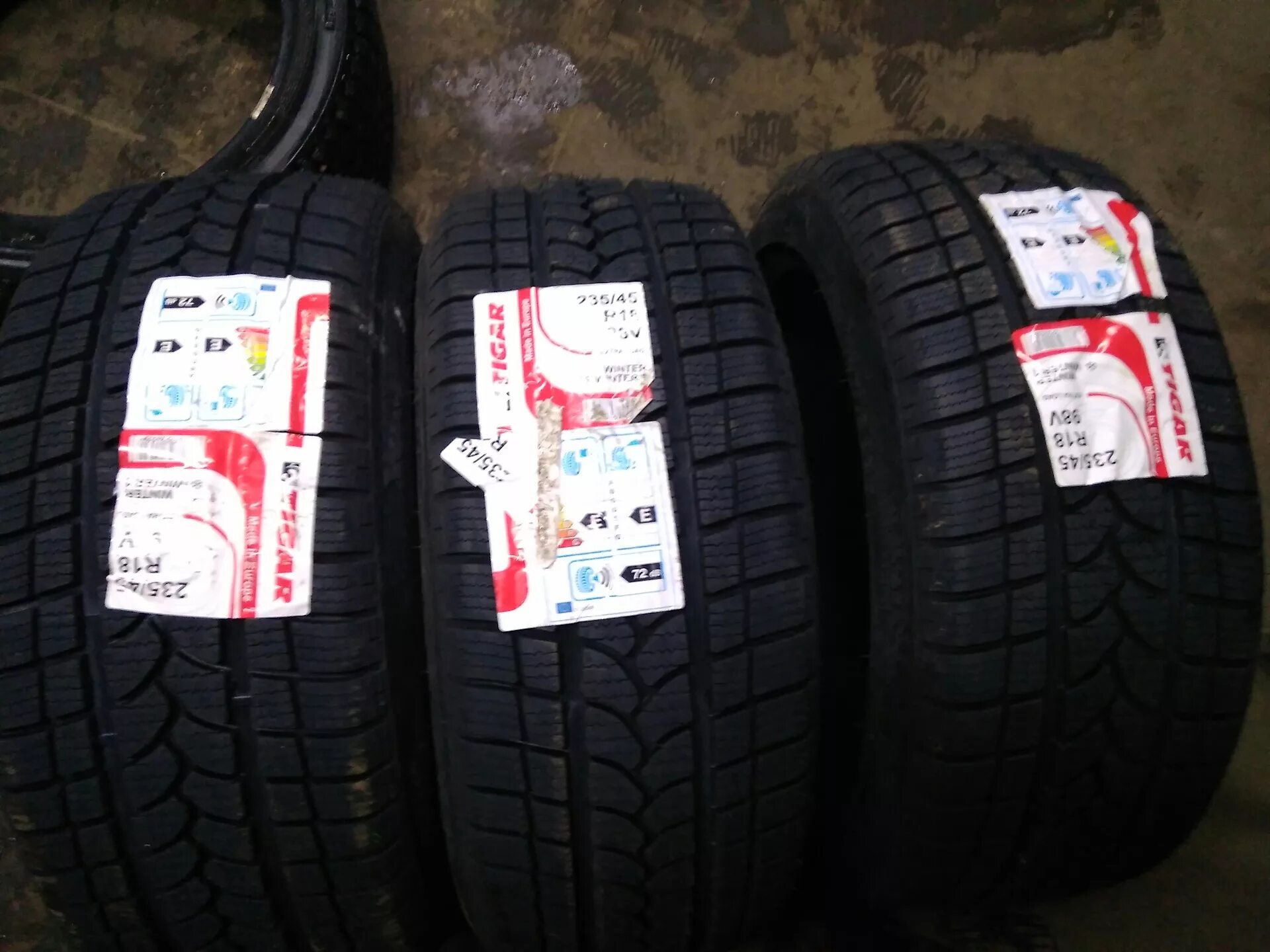 Tigar r17 купить. 235/45/18 Tigar Winter. Tigar Winter 235/45 r18 98v. Tigar Winter 235/45 r18. Tigar Winter 225/45 r18.