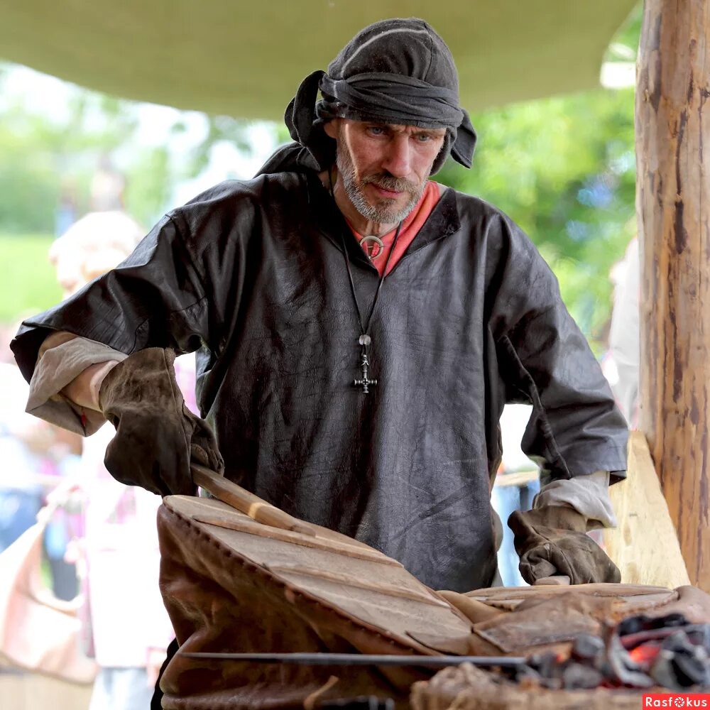 Песец на звероферме. Пошив меховых изделий. Как чистить искусственный мех. Раздуть меха. Пошив одежды из меха.