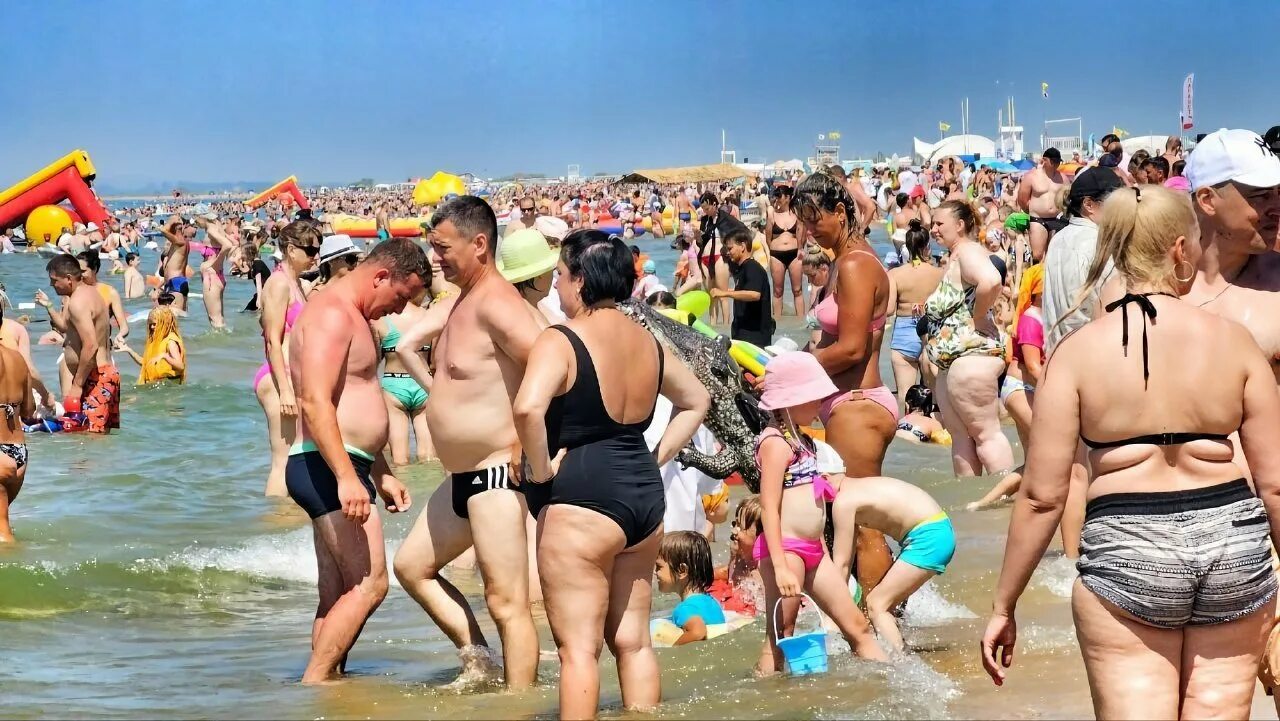 Анапа лето 2023. Анапа пляж. Люди на пляже. Пляжи Анапы сейчас. Ехать ли в анапу в 2024