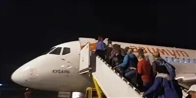 Самолет вылетет. Суперджет 100 шереметьево. ночь перед вылетом. преданность самолету полета. суперджет 100 новости.