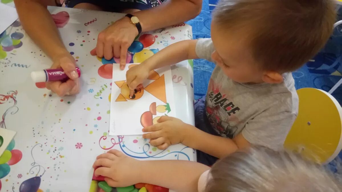 Занятия лепка рисование. Рисование с детьми раннего возраста. Занятие для малышей рисование. Занятия по рисованию с детьми 2-3. Лепка рисование.
