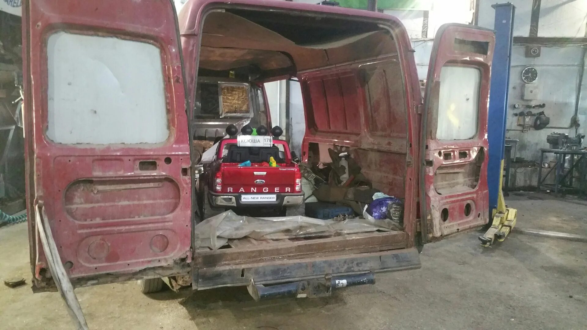 День 9, обработал готовую сторону - Ford Transit (4G), 2,5 л, 1991 года кузовной