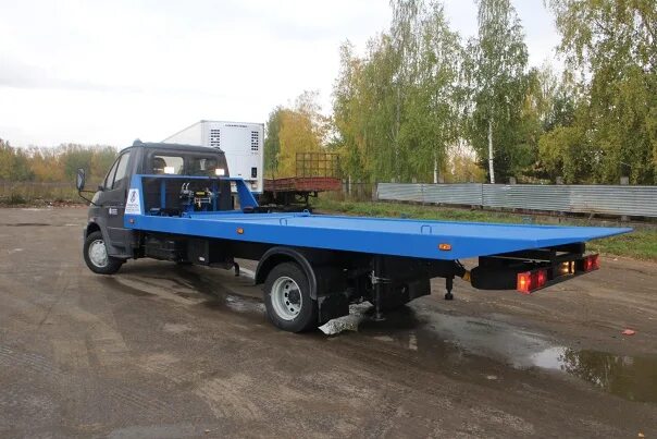 Эвакуатор газель с гидроплатформой. Эвакуаторная платформа на газель некст. Iveco daily 65 сдвижная платформа. Эвакуатор гидроплатформа. Газель эвакуатор гидроплатформа.