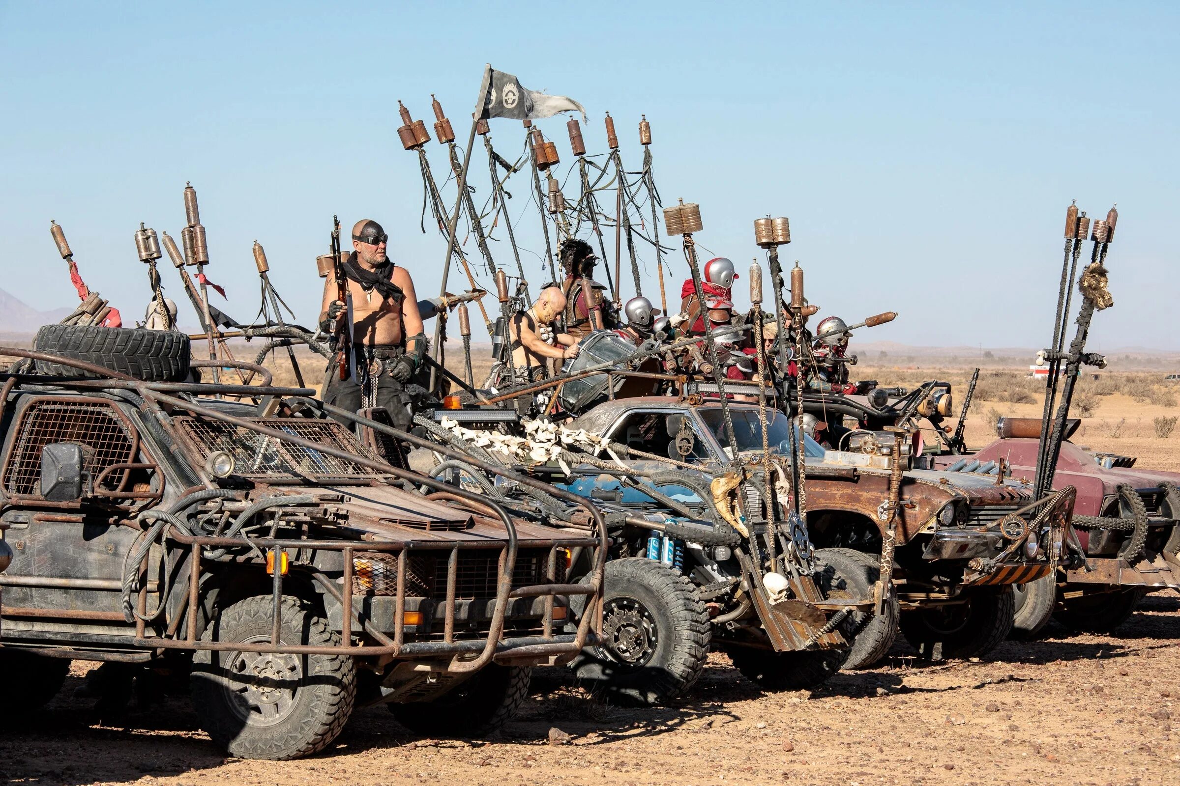 Безумный Макс дорога ярости. Wasteland фестиваль в стиле Mad Max. Безумный Макс Тачки 1979. Безумный Макс 5 Пустошь. Безумный макс новый