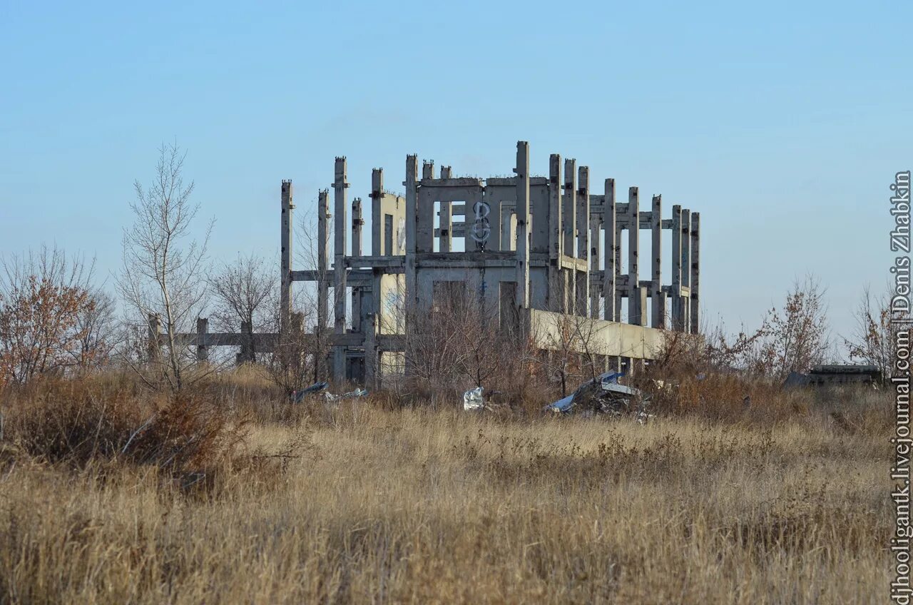 Заброшки саратова. Аэродром Южный Саратов. Саратов завод аэродром заводской. Заброшенный аэропорт Саратов. Аэродром Саратов заводской район.