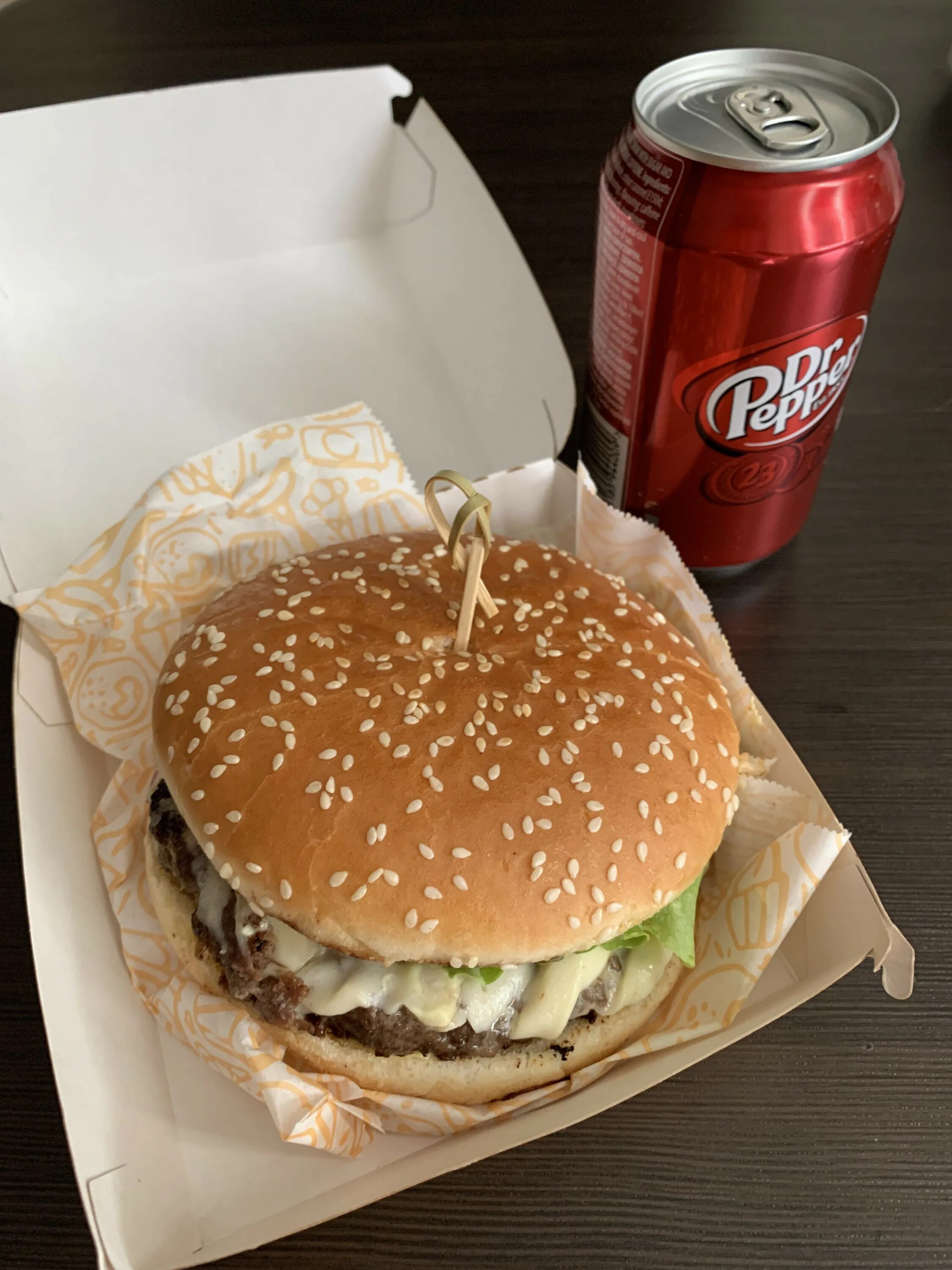 Бургер владивосток светланская. Мэджик бургер красноярск. Мэджик бургер. Магик бургер. Мэджик бургер владивосток.