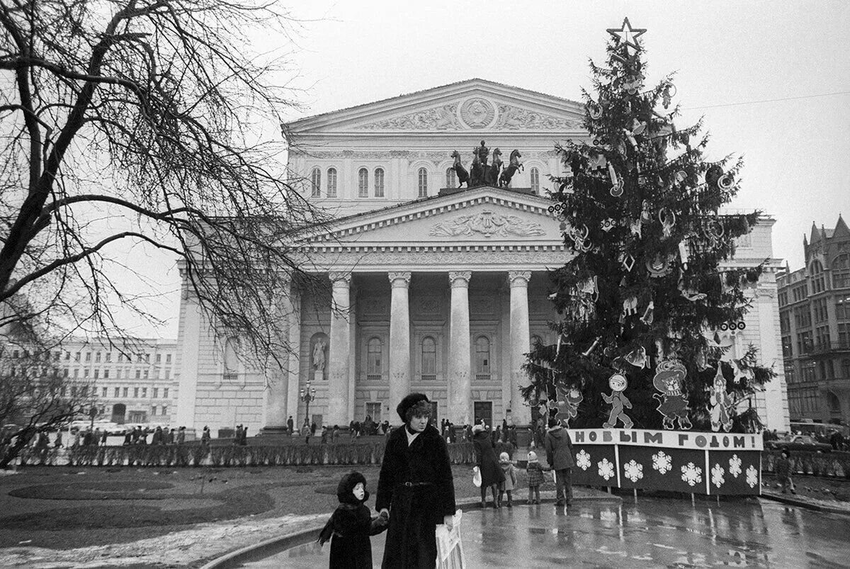 Большой театр Москва 70е годы. Москва 1983. Москва Театральная площадь 1990 год. Площадь большого театра в 1980г. Театры 1990 года