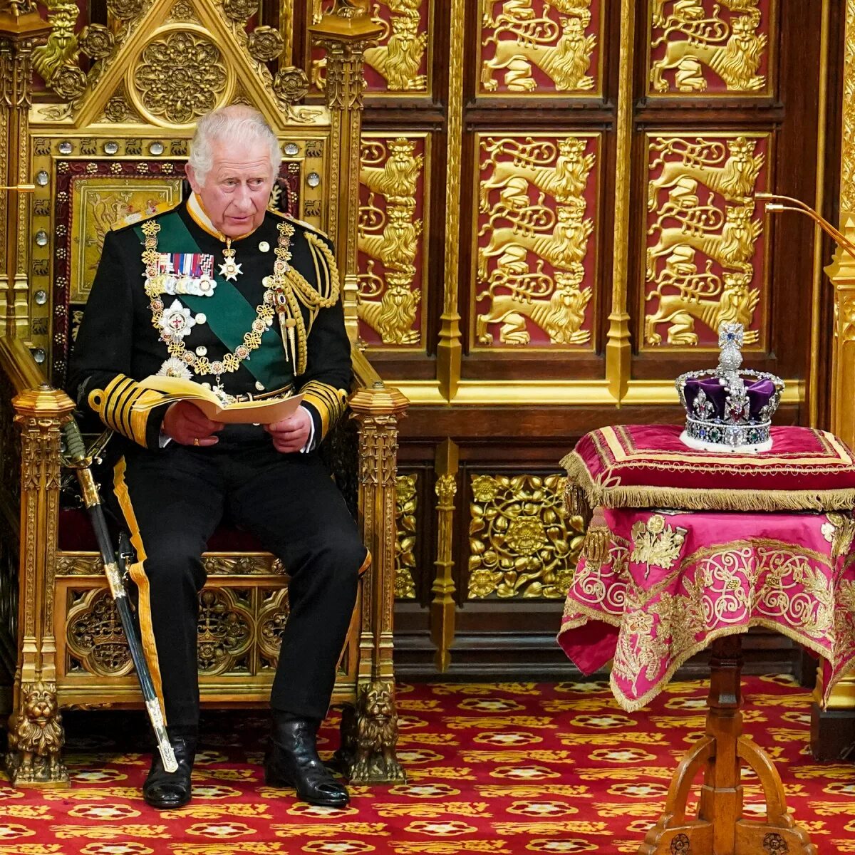 Король чарльз во дворце. Коронация принца чарльза. Принц уильям виндзор. Король чарльз. Принц чарльз и елизавета 2.