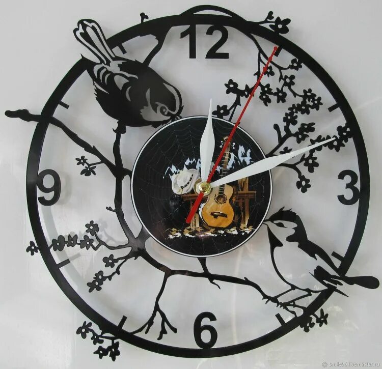 Часы пластины. Часы настенные. часы виниловая пластинка. часы из пластинки. оригинальные настенные часы.