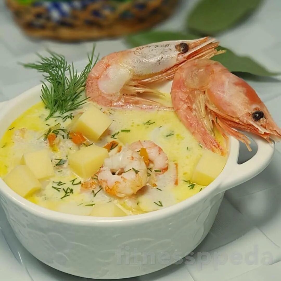 Сырный суп с креветками. Сливочный суп с креветками. Сырный суп с морепродуктами. Суп с креветками и сыром.