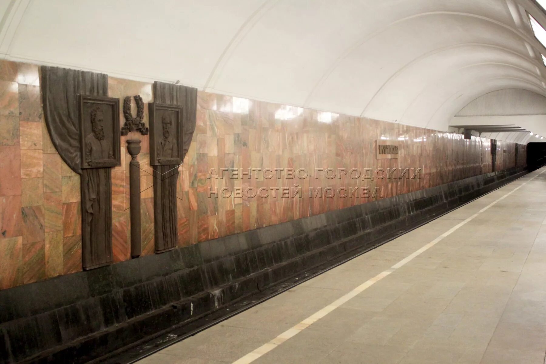 Станция метро третьяковская калининская линия. Станция метро третьяковская калининская линия. Третьяковская метро калужско рижская линия. Станция третьяковская калужско-рижской. Третьяковская калужско-рижской линии.