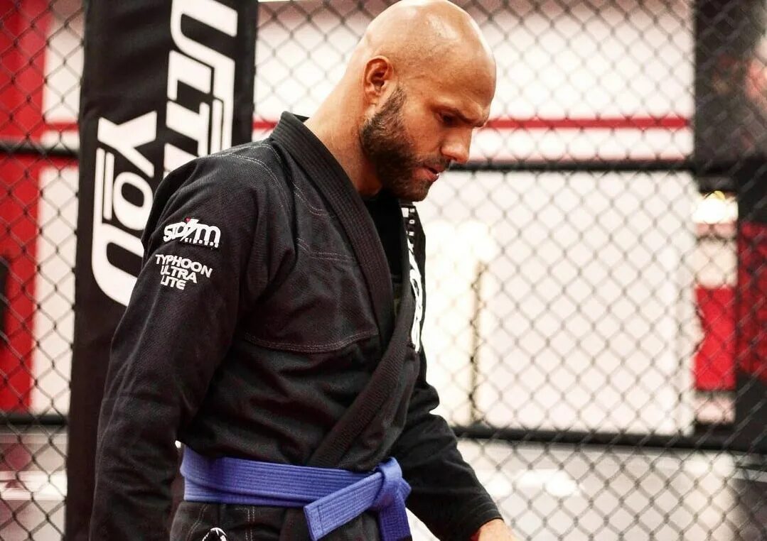 Ведущие мма. Анатолий сульянов хардкор. Александр загорский анонсер. Загорский александр евгеньевич. Ведущие мма.