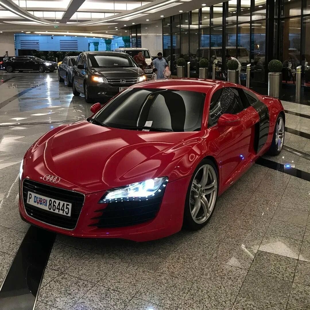 Купить машину за 1000000 рублей. Audi r8. Ауди r8 Люкс. Ауди r8 красная. Audi r8 2018.