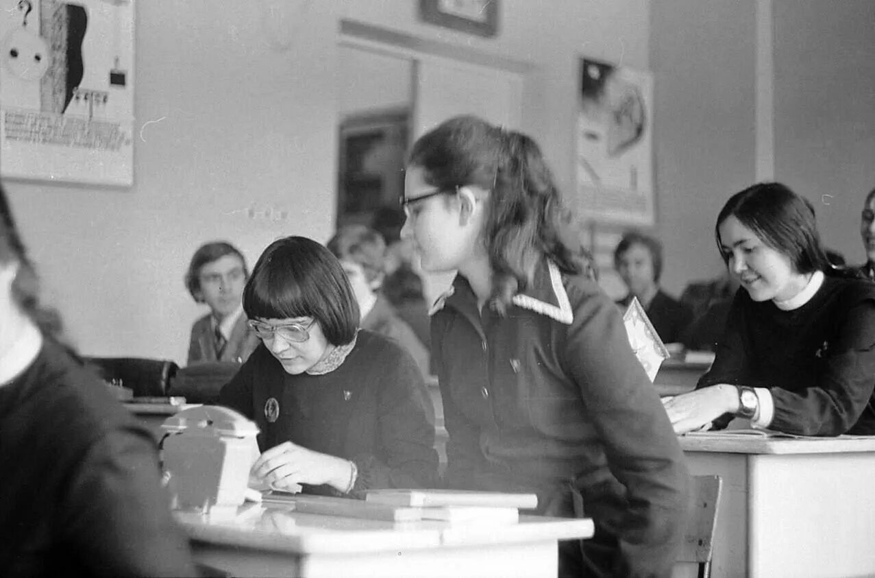 Школа 60-х. Школьники 70-х. Дети за партой советские. Ученики 70 годов. Ученики 70 годов.