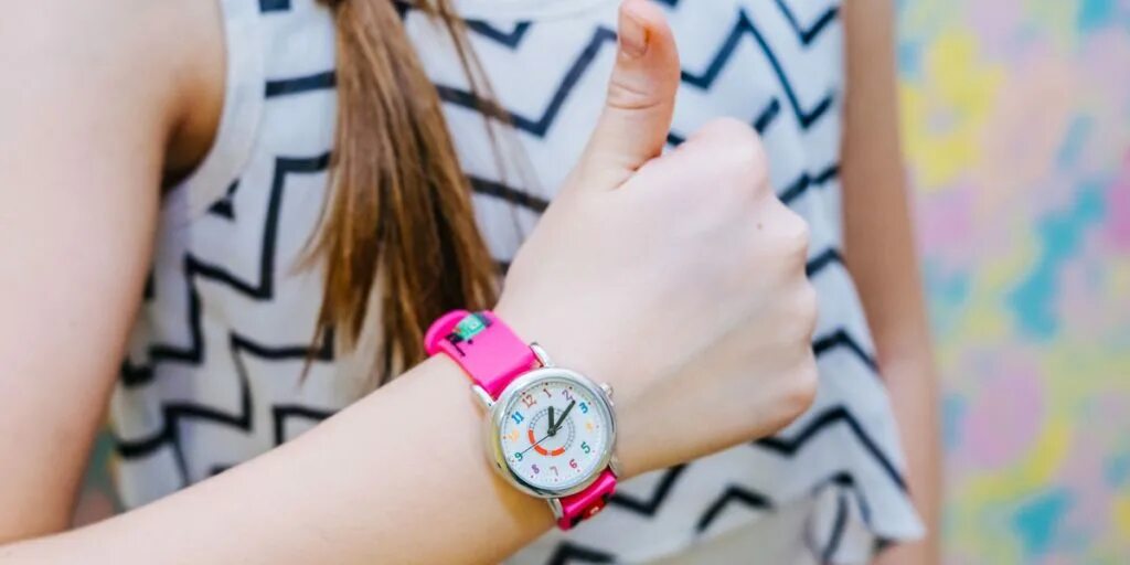 Watch s this. Beach Wear часы. Знаменитость в детских часах. JOEFOX модели часы. Wash Wristwatch.