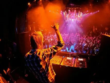 Raving dj