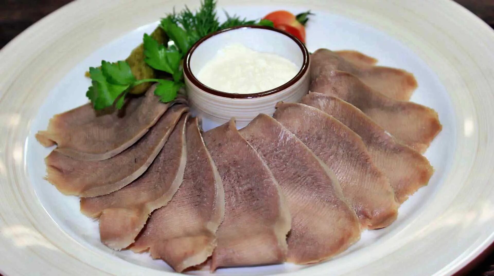 телешко варено фото. язык говяжий отварной. язык говяжий с хреном. вареные нн. вареные нн.