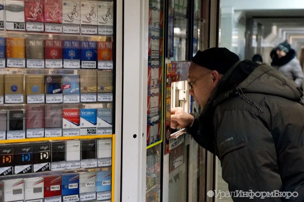 Продать магазин россия. Табачная продукция. Ларек с сигаретами. Магазин сигарет. Европейские сигареты.