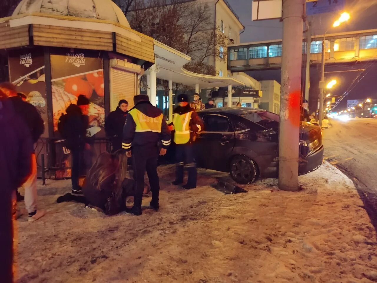 Сусанин Ижевск. ДТП возле администрации Ижевск. Ижевск авария на остановке. ДТП на остановке борода город Симферополь. Новости сусанин удмуртии сегодня