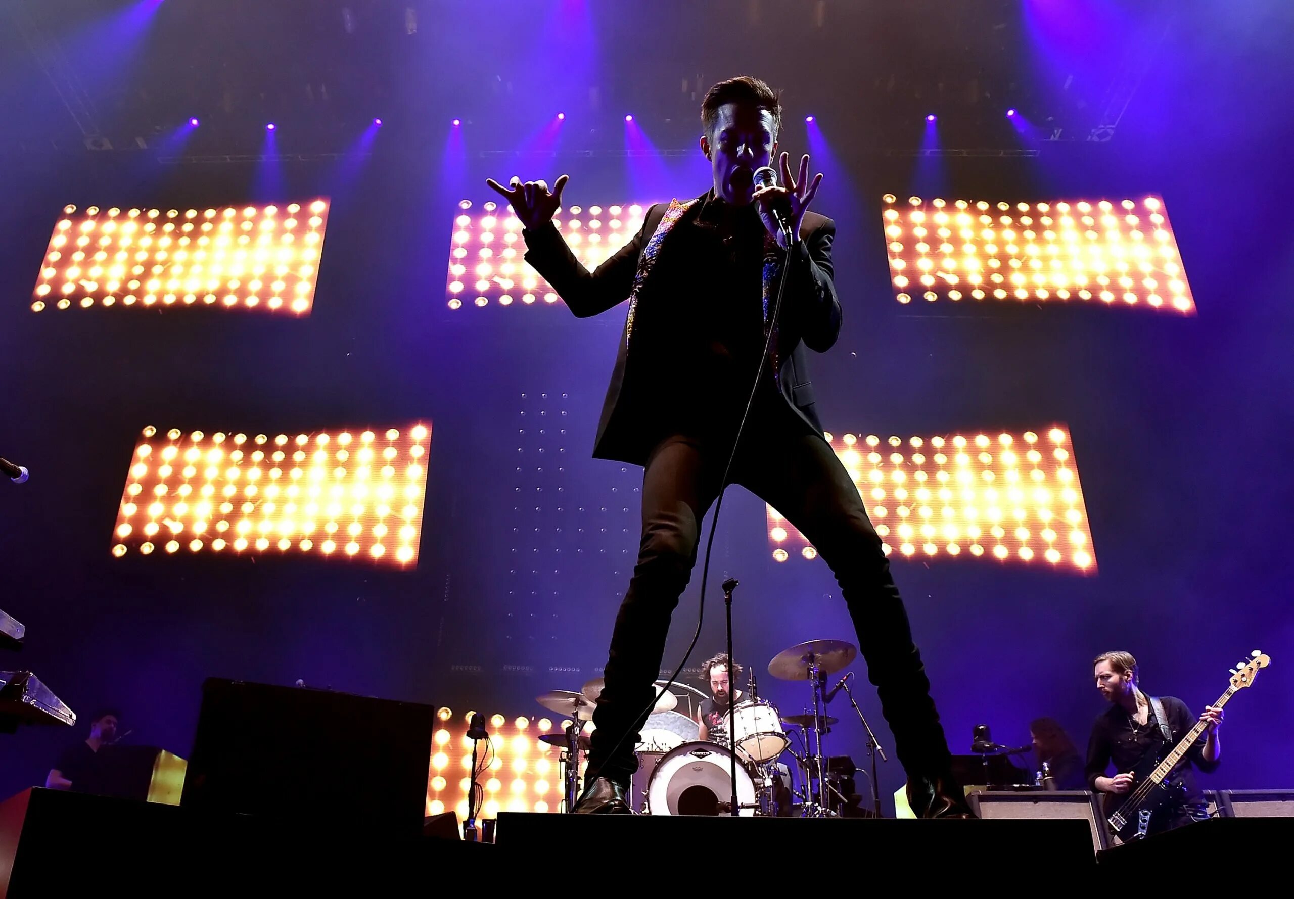 I live in london. The killers концерт. killers концерт 2002 лондон. брэндон флауэрс концерт. the killers live.