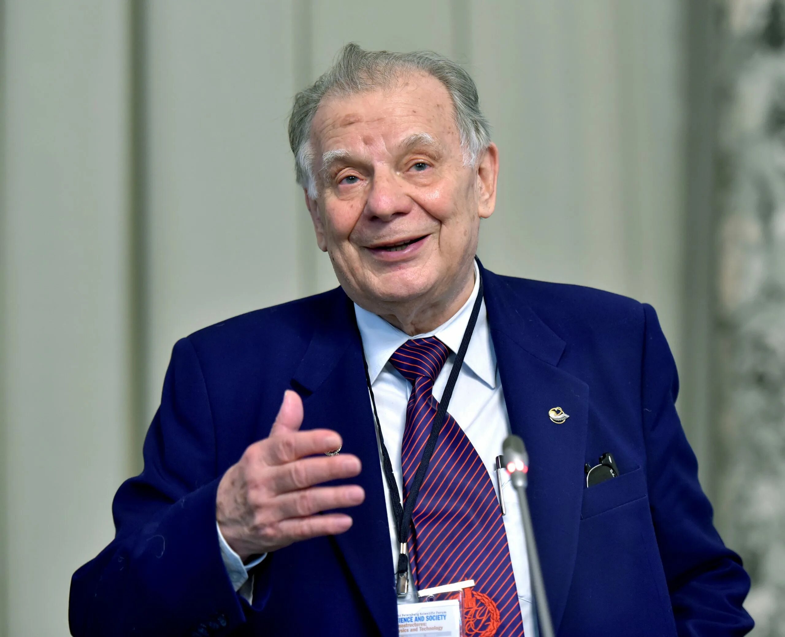 Жорес алферов за что получил нобелевскую премию. Алфёров жорес иванович. жорес иванович алфёров (2000). жорес иванович алферов (1930-2019). жорес иванович алфёров нобелевская премия.