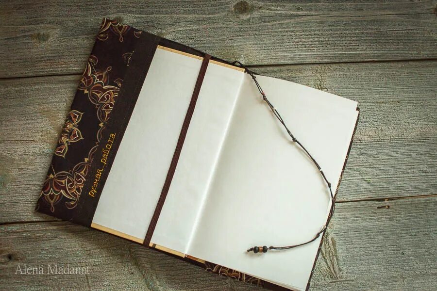 Универсальная обложка для книг. Кожаная обложка для книги. Обложка для книг универсальная. Подарочные ежедневники из натуральной кожи. Обложка для учебника непрозрачная.