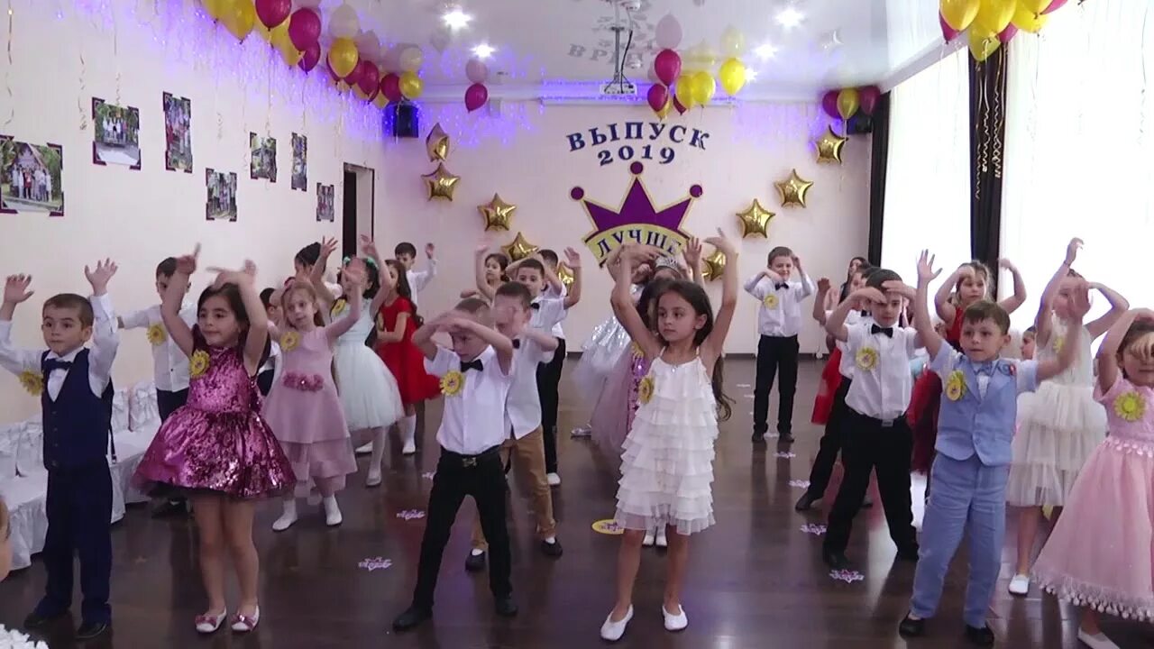 Зилаир садик березка 2011-2015. Эстрадные танцы для детей. Танец мы лучшие в саду. Зилаир старый садик березка. Танец на выпускном в дсаду.