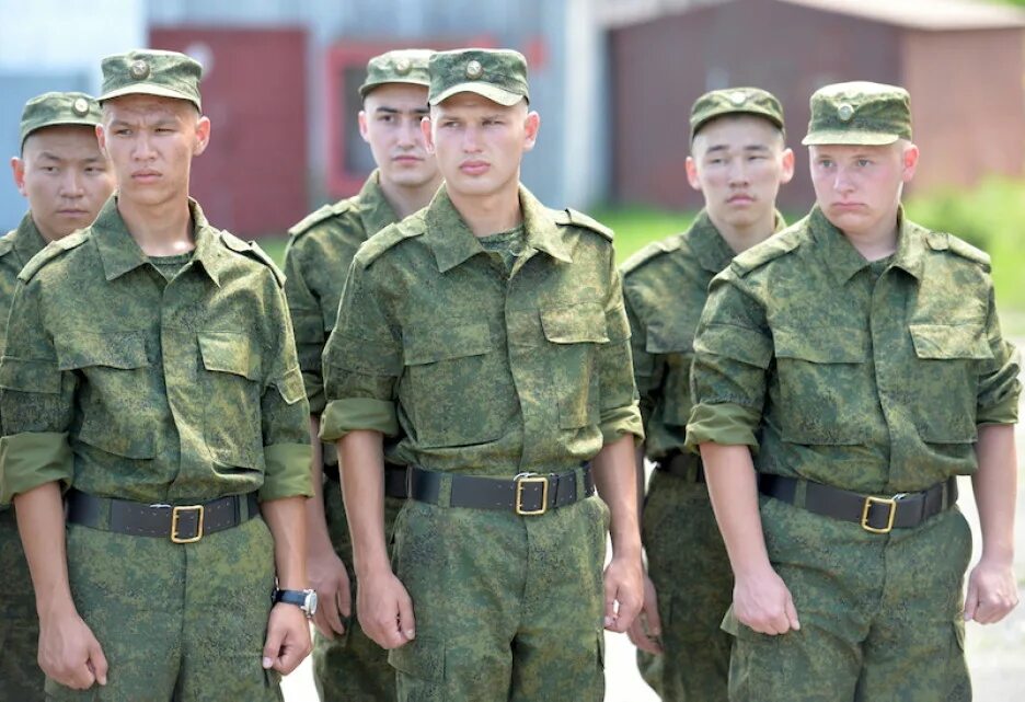 Чел в армии. Форма военнослужащих срочники РФ. Ормароссийского солдата. Летняя Военная форма. Военная форма Российской армии.