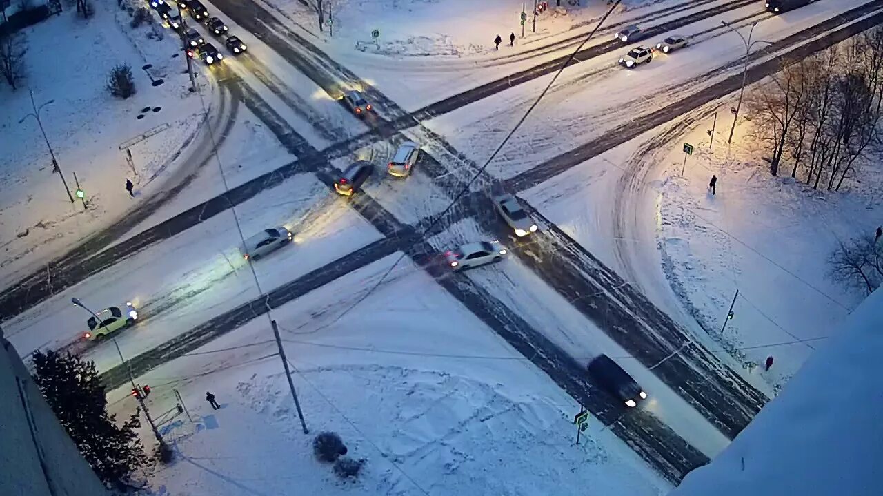 Ночной комсомольск на амуре с машинами. Камеры комсомольск на амуре. Аварии зимой в городе москва. Ночной комсомольск на амуре. Камеры комсомольск на амуре.