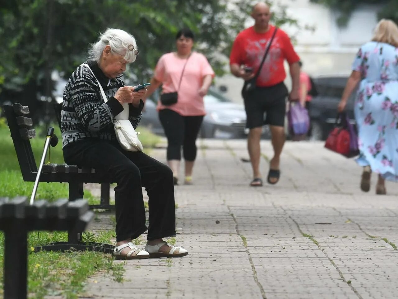 Российские пенсионеры. Пенсионер прибавка к пенсии. Пенсионеры без денег. Повышение пенсии. Российские пенсионеры.