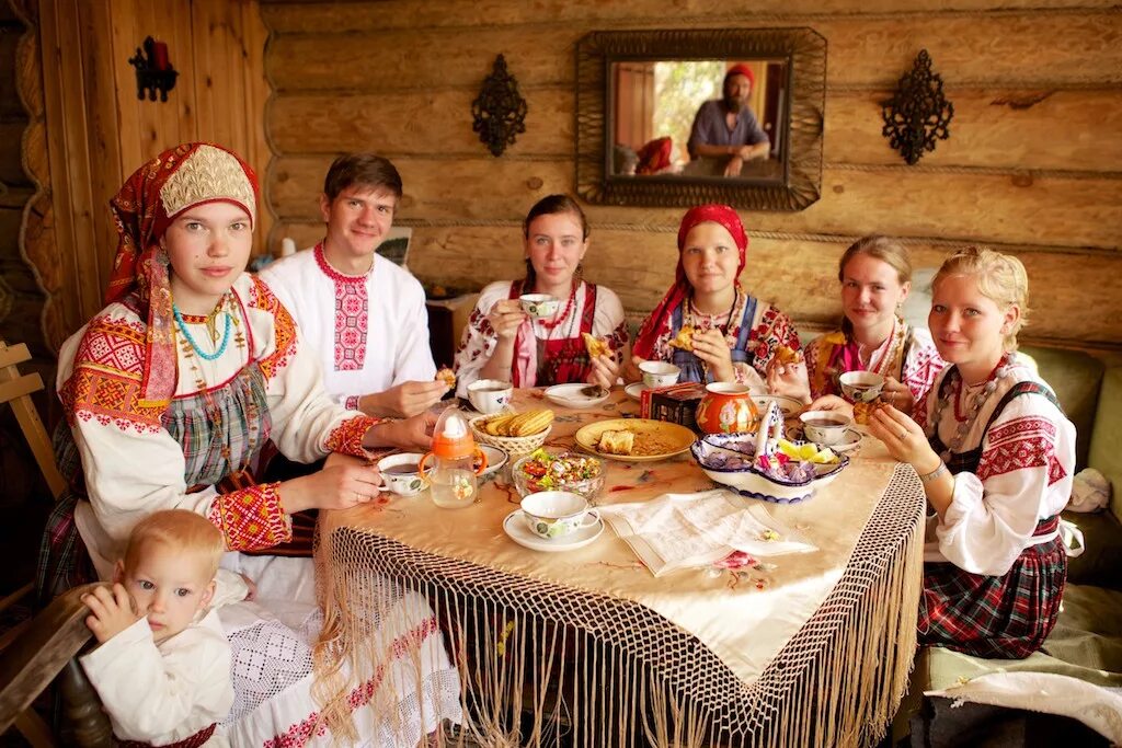 Развлечение семейных русских. Семейные традиции. Русская семья. Традиционная семья. Гостеприимство русского народа.